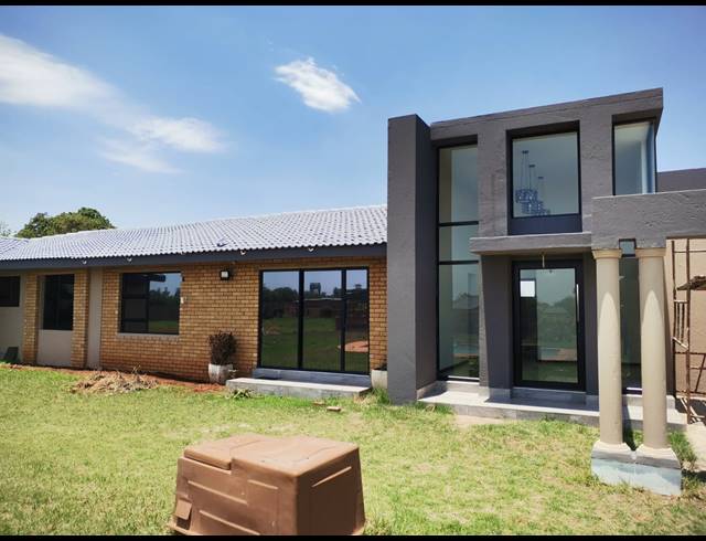 5 BEDROOM FREEHOLD FOR SALE IN BENONI ORCHARDS AH